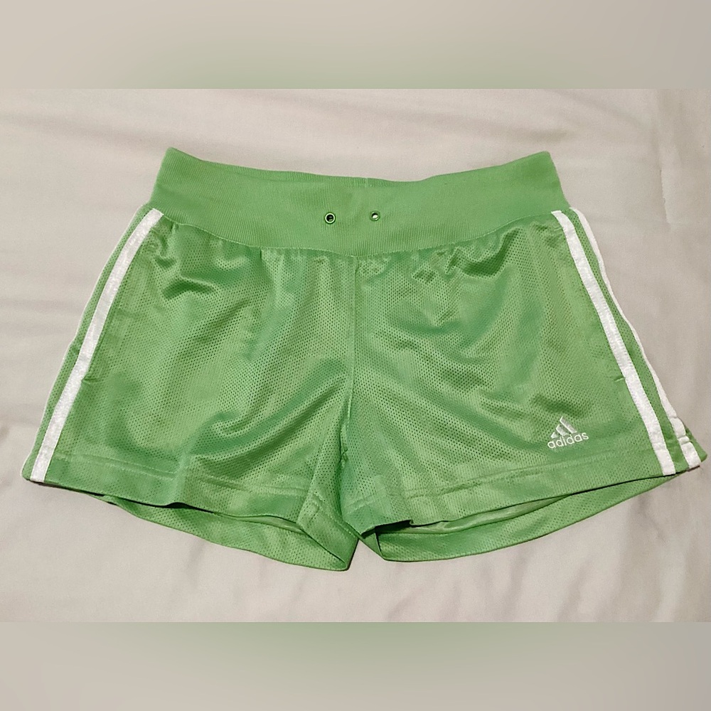 🔥EUC adidas really cute, soft and silky, material green, and white stripe